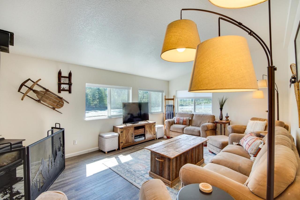 Riverfront Home With Deck, Near Mount Rainier! Packwood Exterior foto