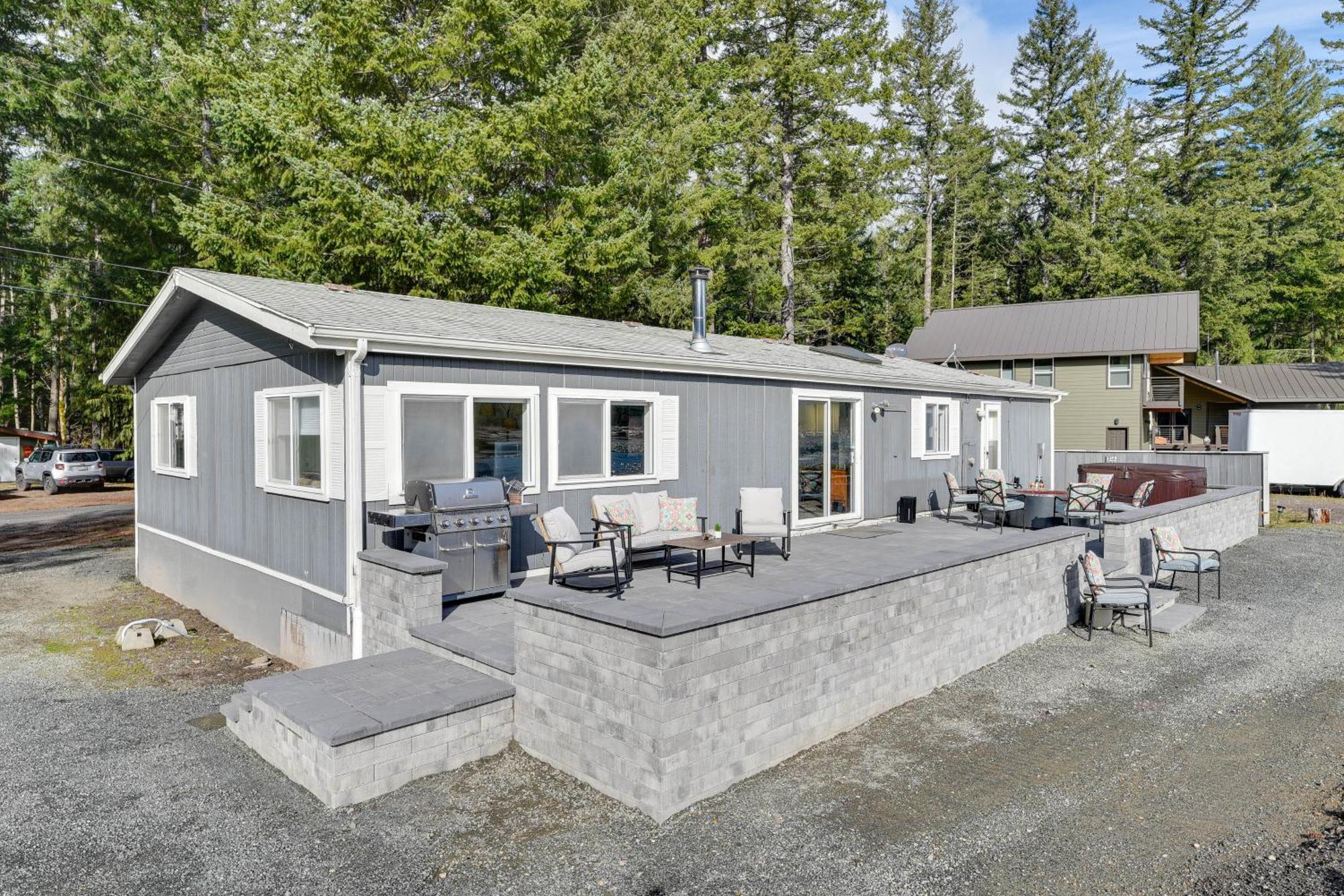 Riverfront Home With Deck, Near Mount Rainier! Packwood Exterior foto